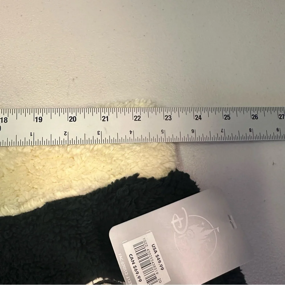 Disney‎ Black and Cream Fleece Fabric - Picture 3 of 7